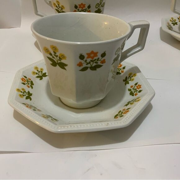 Vintage Johnson Bros. Heritage Posy Cups and Saucers, Set of 4 - Picture 4 of 11